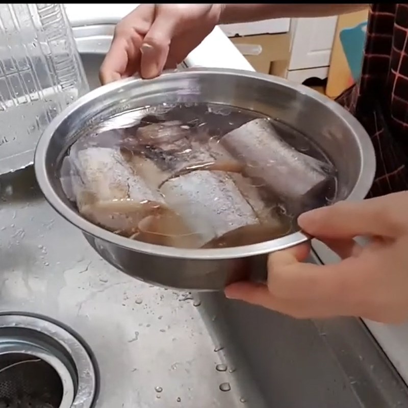 Step 1 Preliminary processing of minced fish Korean minced fish soup