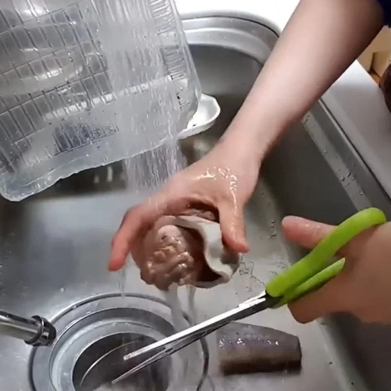 Step 1 Preliminary processing of minced fish Korean minced fish soup
