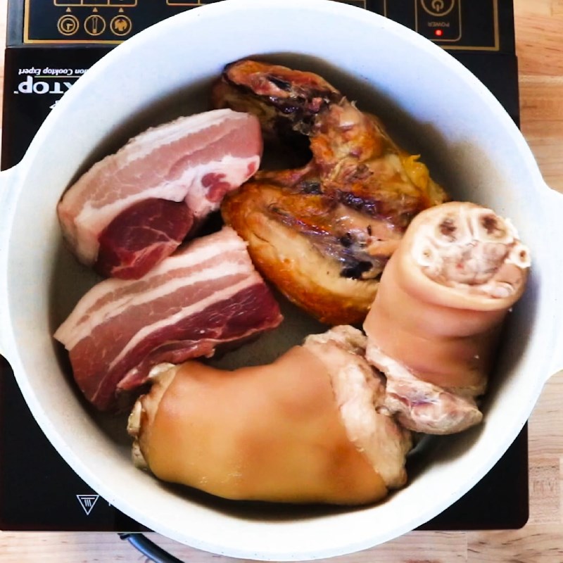 Step 2 Bone and meat simmering for Tsukemen ramen