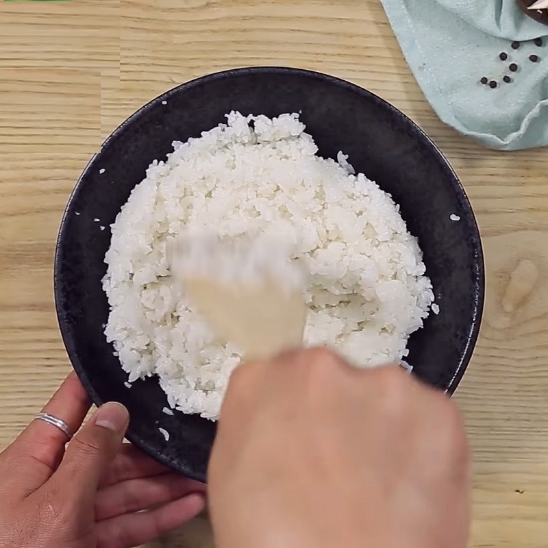 Step 2 Mix the Rice for Vegetarian Sushi with Stir-Fried Mushrooms and Vegetables