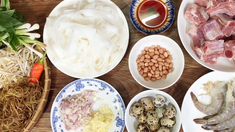 Ingredients for Quang noodles with pork ribs