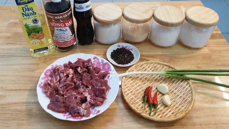 Ingredients for the dish braised buffalo meat with pepper
