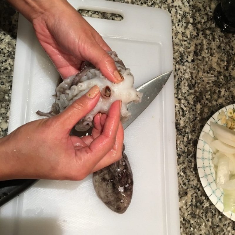 Step 1 Prepare the octopus Stir-fried Octopus with Cucumber