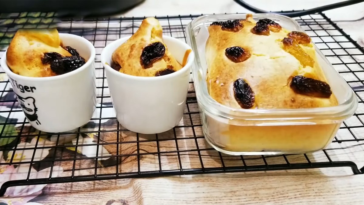 Banana yogurt cake made in an air fryer