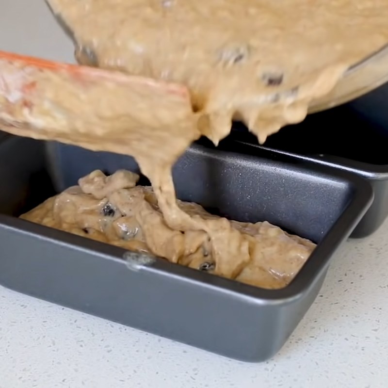 Step 4 Pour the batter into the mold and bake the Whole Wheat Banana Yogurt Cake using an air fryer