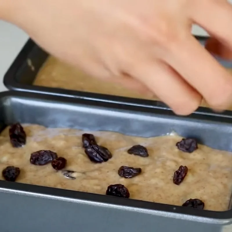 Step 4 Pour the batter into the mold and bake the Whole Wheat Banana Yogurt Cake using an air fryer