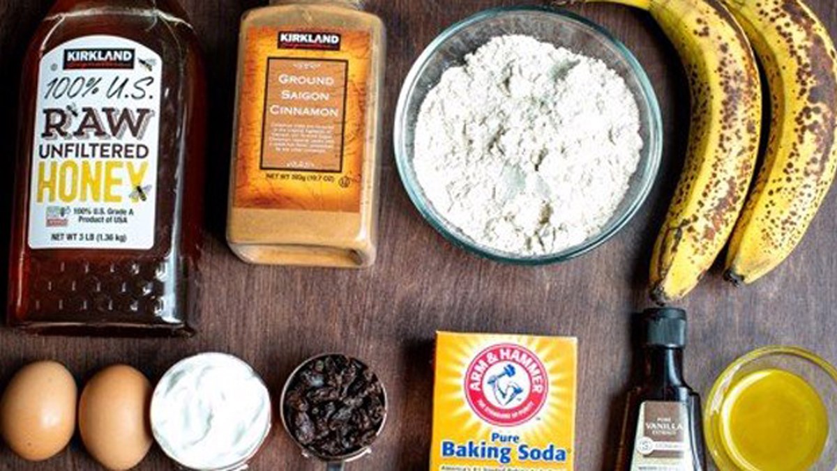 Ingredients for banana yogurt cake using an air fryer