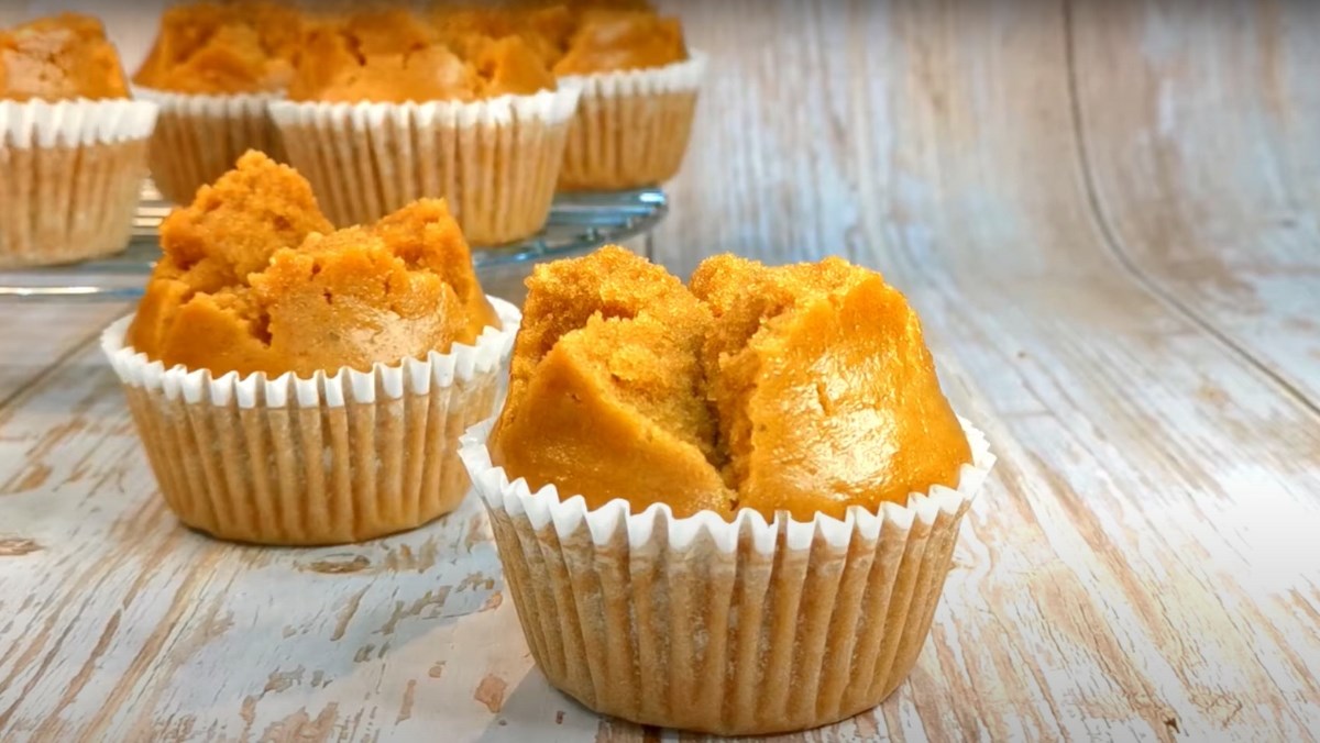 3 Ways to Make Soft and Beautiful Chinese Steamed Cake (Phát Tài Cake) 33 Fluffy cake with jaggery
