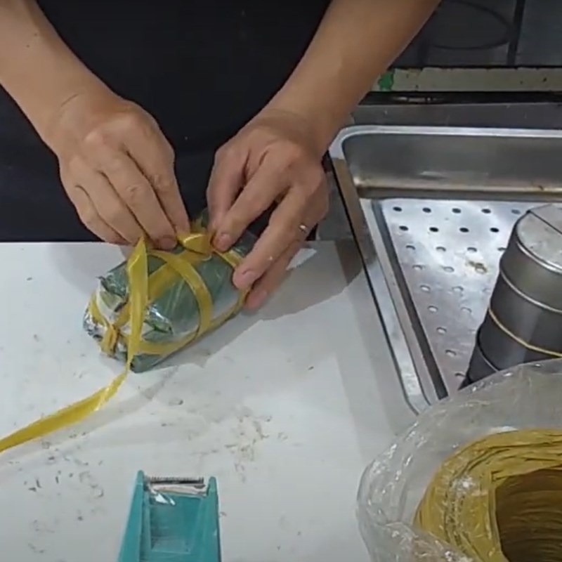 Step 6 Wrap the sausage Sausage made by meat grinder
