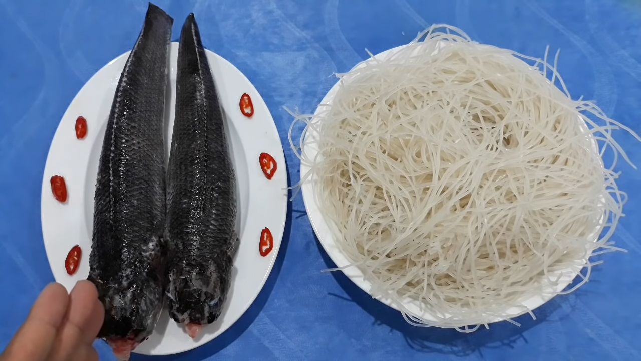 Ingredients for snakehead fish noodle dish
