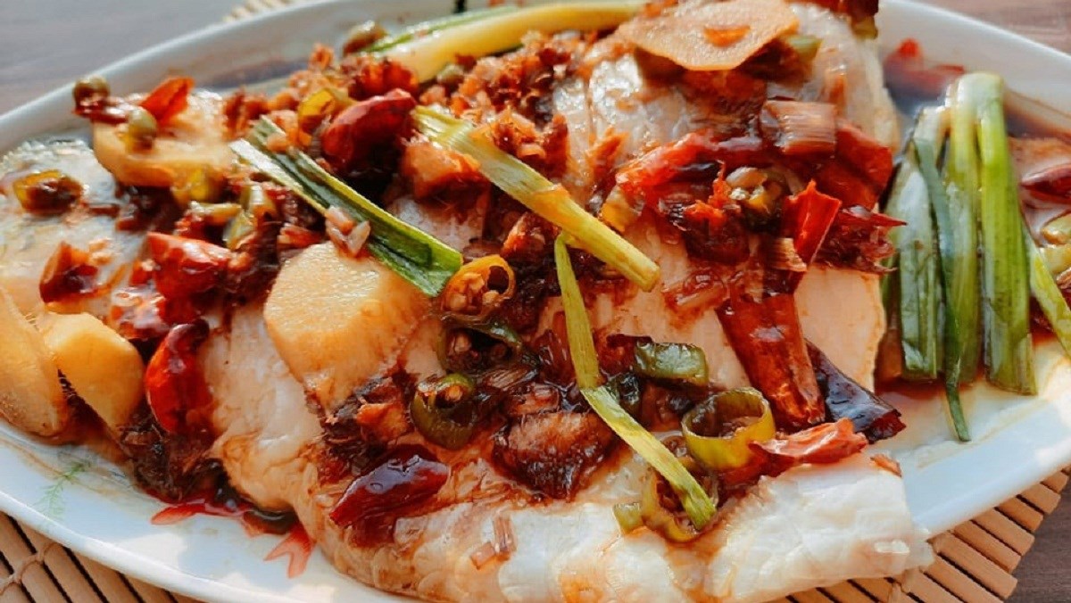 2 Simple Ways to Make Delicious Steamed Carp with Beer, Extremely Irresistible 2 Beer-steamed carp with spicy chili sauce