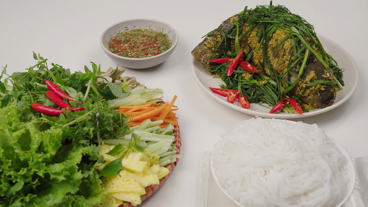 2 Simple Ways to Make Delicious Steamed Carp with Beer, Extremely Irresistible 18 Beer steamed lemongrass carp
