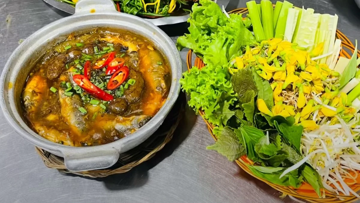 2 ways to make delicious and flavorful braised dolphin fish with salt and pepper for an appealing dinner table 2 Stewed dolphin fish with light seasoning