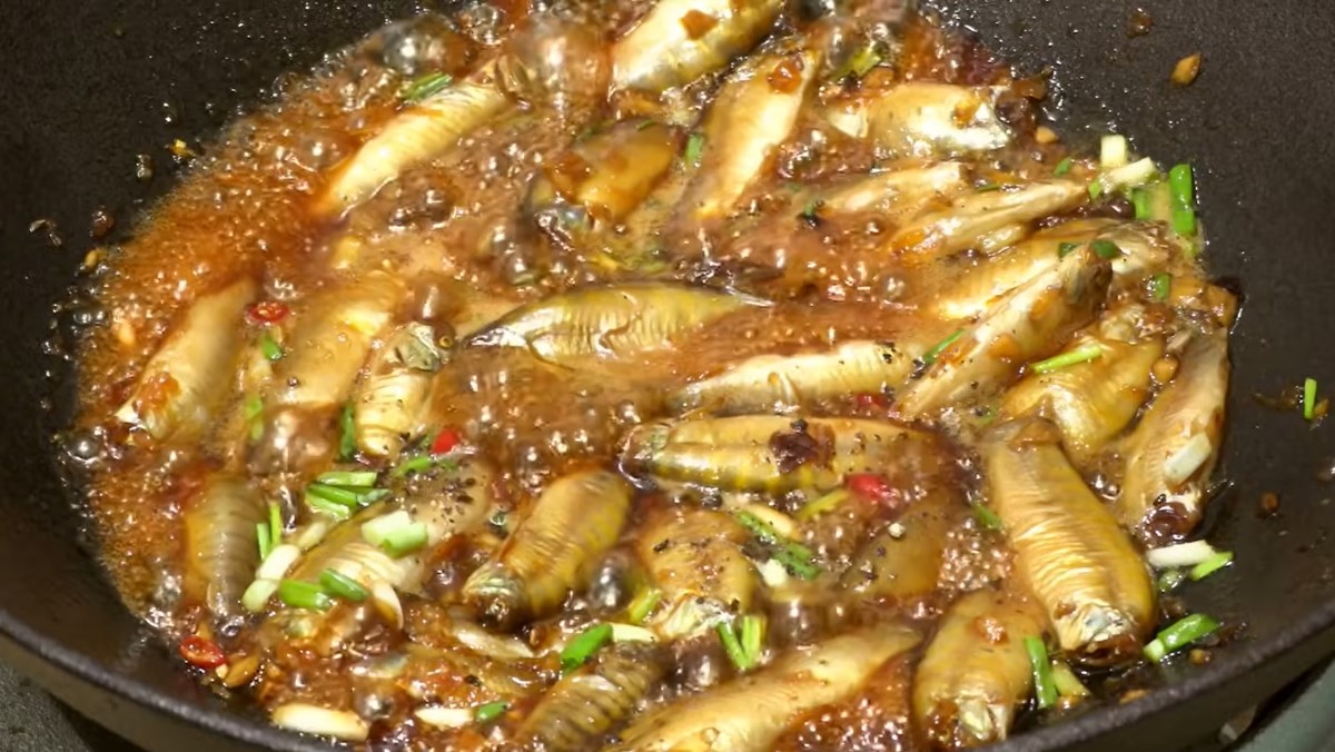 2 ways to make delicious and flavorful braised dolphin fish with salt and pepper for an appealing dinner table 12 Braised dolphin fish with pepper