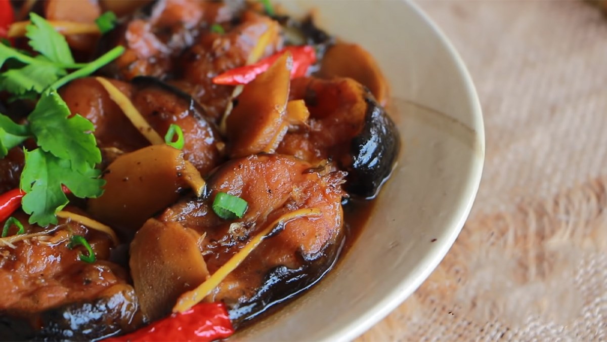 3 ways to cook catfish with ginger, catfish with yellow turmeric, fragrant and enticing 2 Braised catfish with ginger