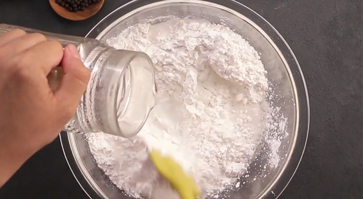 Step 3 Mixing the dough for steamed quai vac cake - steamed dumplings