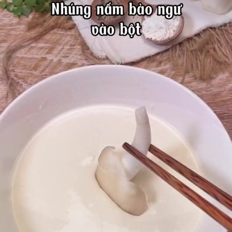 Step 3 Prepare the batter for fried mushroom with fish sauce