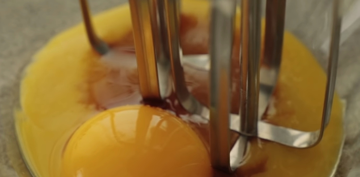 Step 2 Beat the egg yolks Oreo Tiramisu