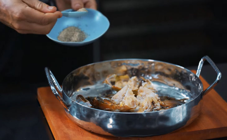 Step 1 Prepare crab for Sour and Spicy Crab Hotpot