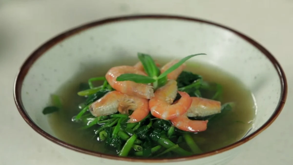 2 Ways to Cook Delicious and Refreshing Shrimp Sour Soup Simply at Home 22 Sour shrimp soup with water spinach