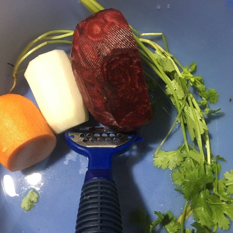 Step 2 Prepare other ingredients Fresh shrimp beetroot soup