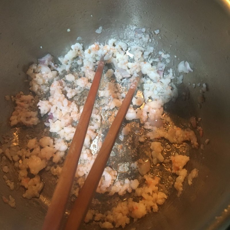 Step 3 Cook the soup Fresh shrimp beetroot soup