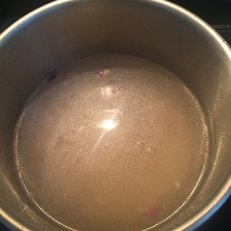 Step 3 Cook the soup Fresh shrimp beetroot soup