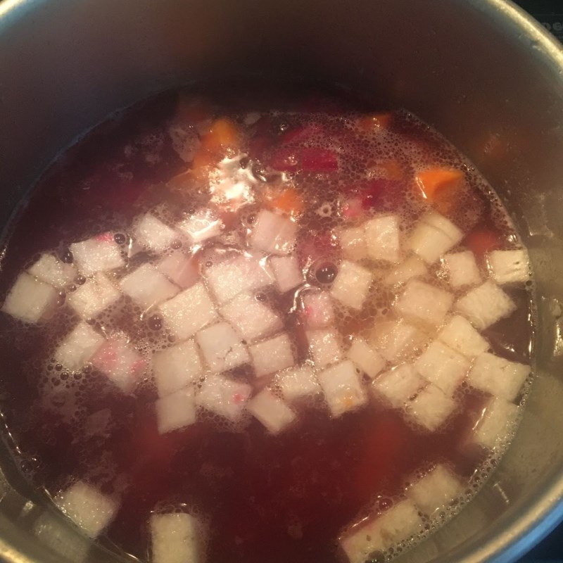 Step 3 Cook the soup Fresh shrimp beetroot soup