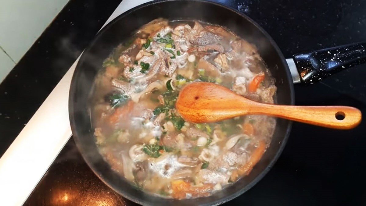 Pork intestines soup