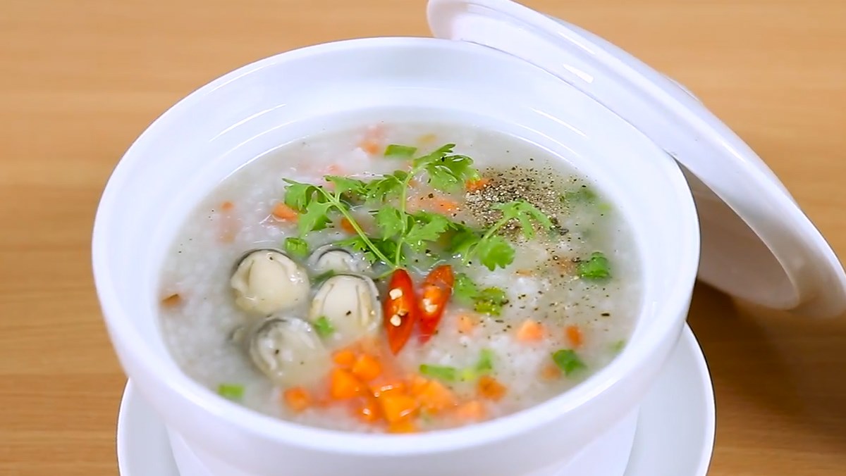 Straw mushroom porridge