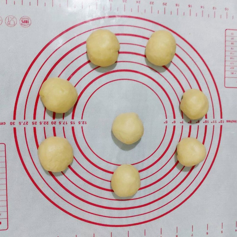 Step 5 Divide and roll the dough for Custard bread