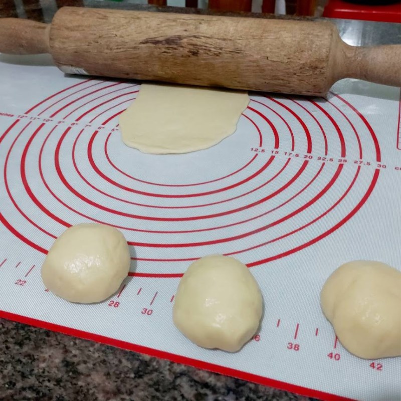 Step 5 Divide and roll the dough for Custard bread