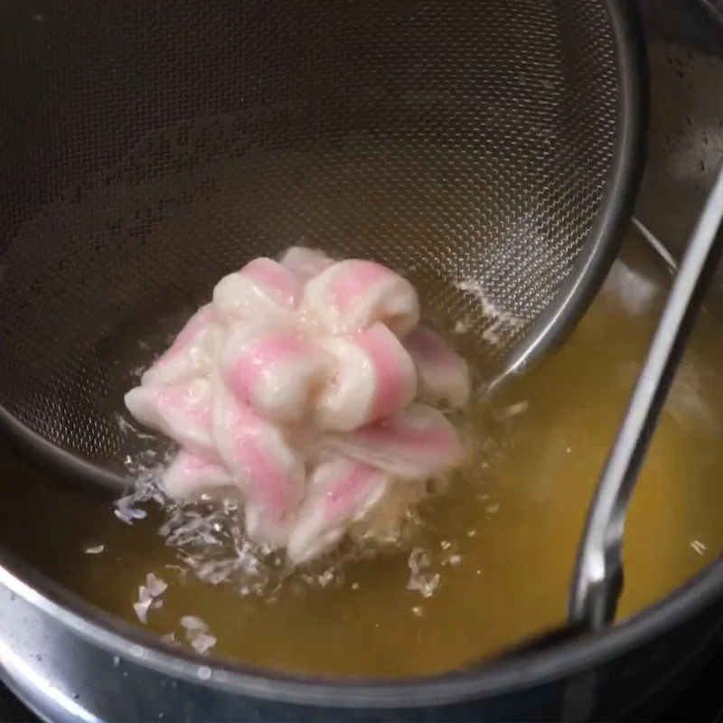 Step 5 Fry the cake Lotus flower cake