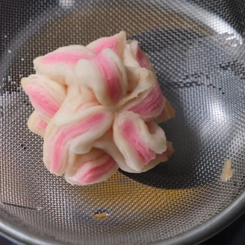 Step 5 Frying the Lotus Flower Cake