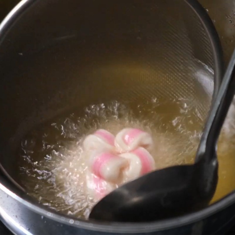 Step 5 Frying the Lotus Flower Cake
