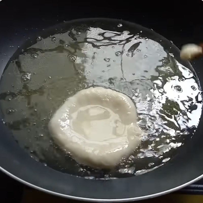 Step 4 Frying the cake Special hollow cake