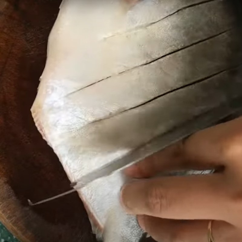 Step 1 Fry the pomfret Fried Pomfret with Garlic Fish Sauce