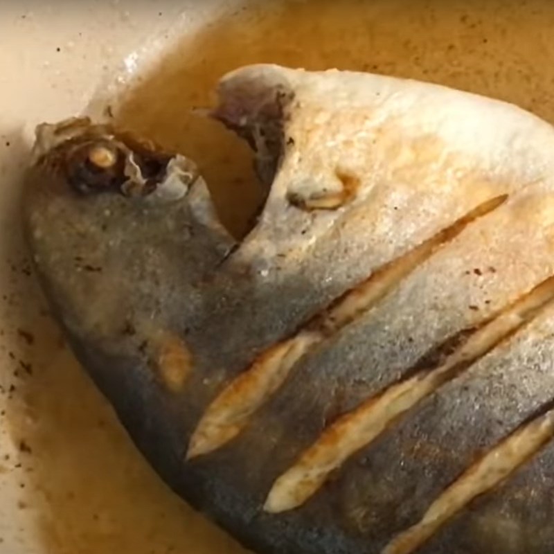 Step 1 Fry the pomfret Fried Pomfret with Garlic Fish Sauce