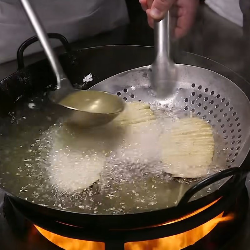 Step 3 Frying eggplant Crispy fried eggplant with minced meat sauce
