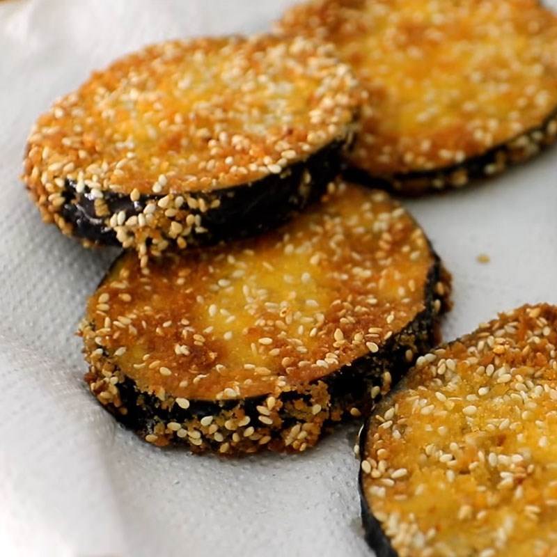 Step 4 Fry the eggplant Crispy fried eggplant coated with sesame