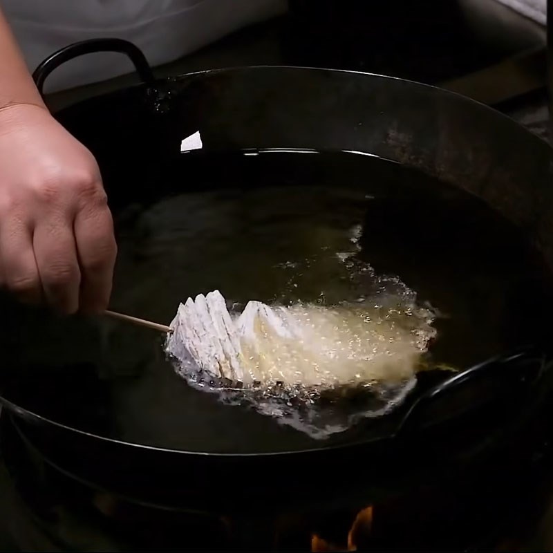 Step 3 Frying eggplant Crispy fried eggplant with minced meat sauce