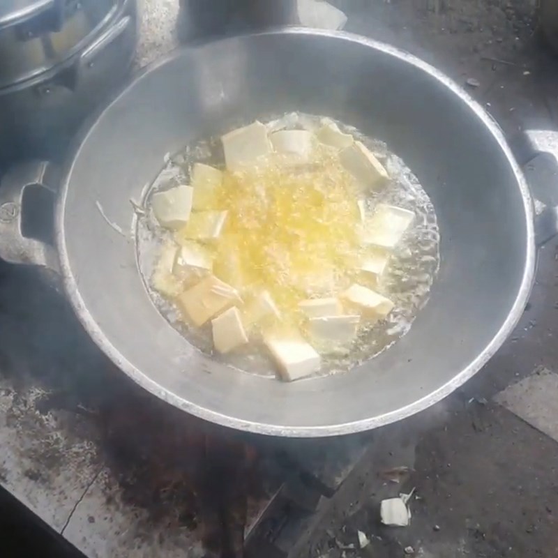 Step 2 Frying coconut heart Fried coconut heart