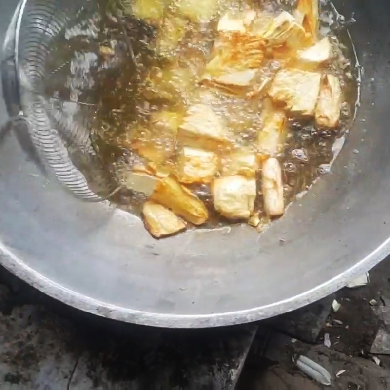 Step 2 Frying coconut heart Fried coconut heart