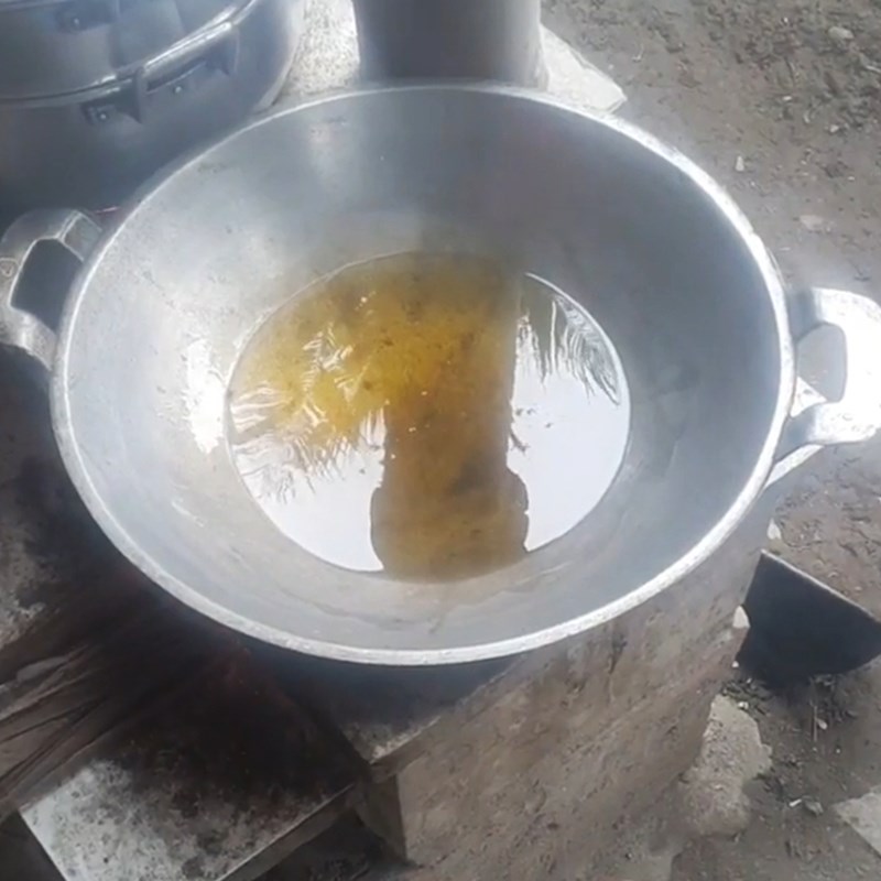 Step 2 Frying coconut heart Fried coconut heart