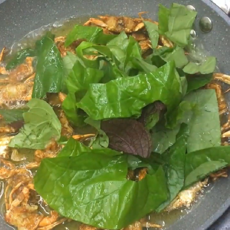 Step 2 Fry the crab with betel leaves Fried Milk Crab with Betel Leaves