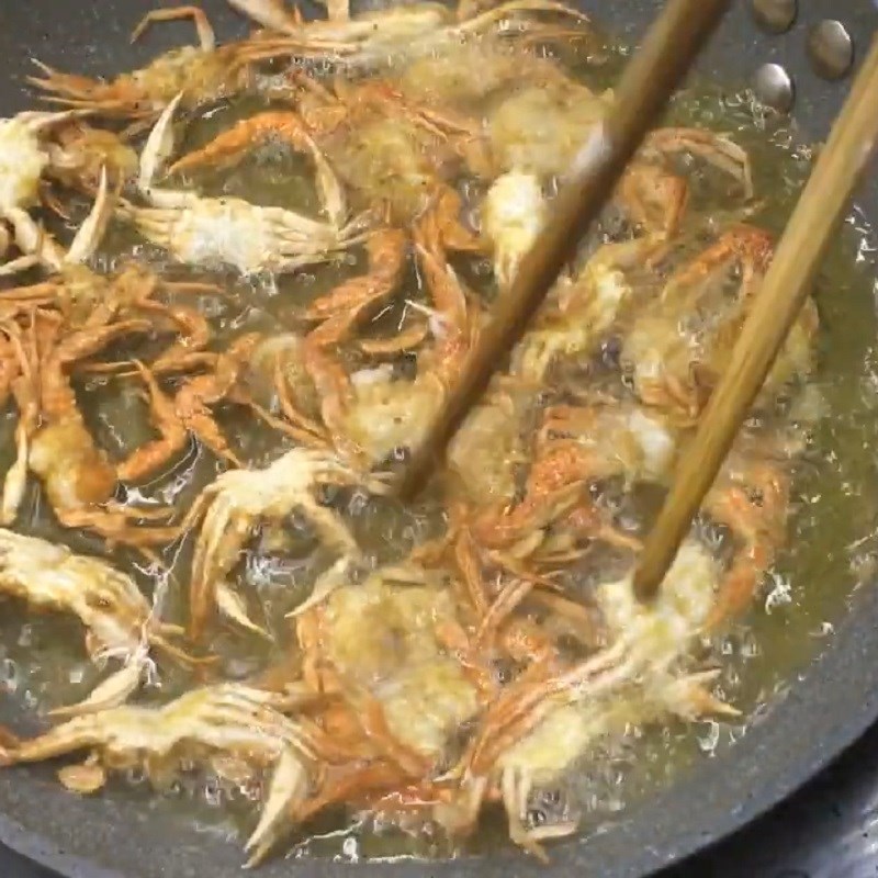 Step 2 Fry the crab with betel leaves Fried Milk Crab with Betel Leaves
