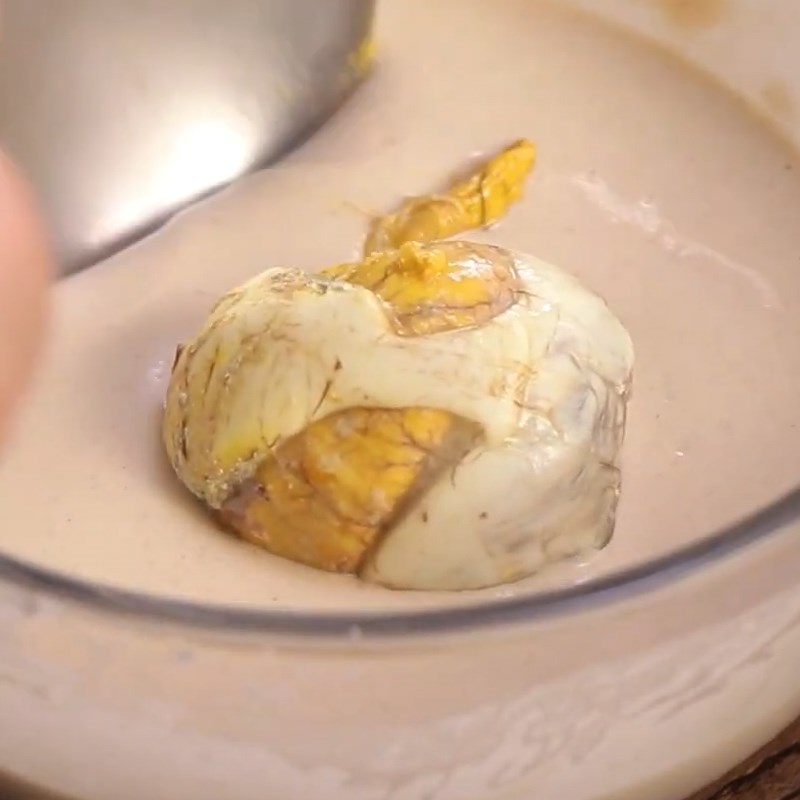 Step 3 Fry the quail eggs Quail eggs fried with fish sauce