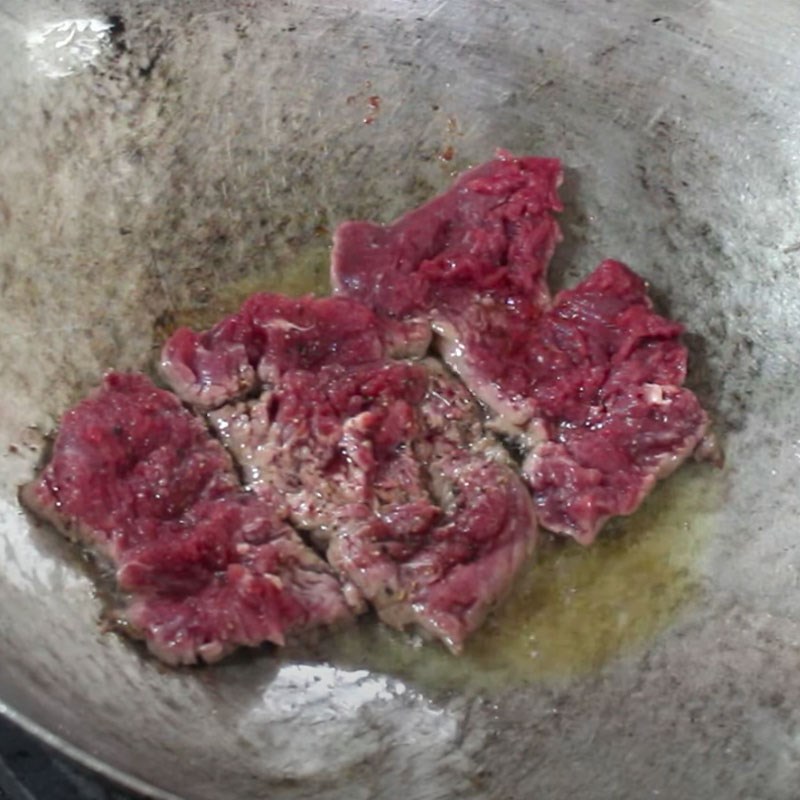 Step 3 Fry the beef Green pepper beef