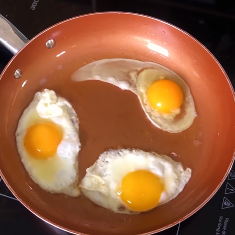 Step 8 Frying eggs Egg and rib rice