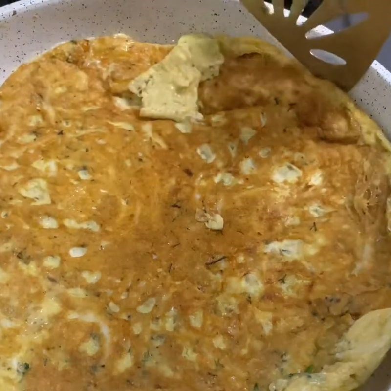 Step 3 Frying fish roe